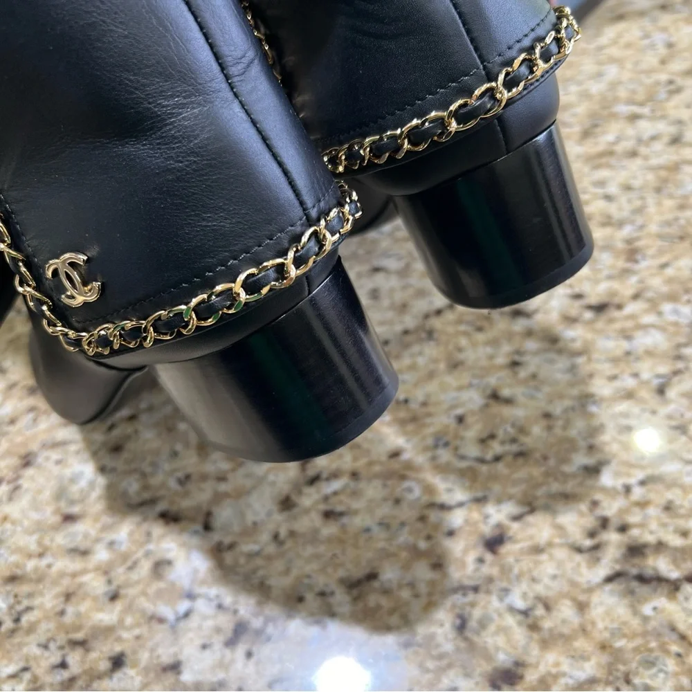 CHANEL Calfskin Knee High Chain Detail Black CC Interlocking Leather Boots 39.5